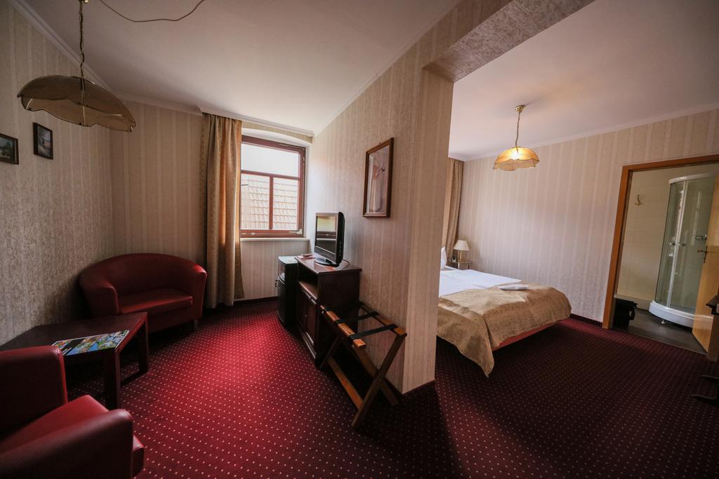 Hotel Zur Traube Freyburg Exterior photo