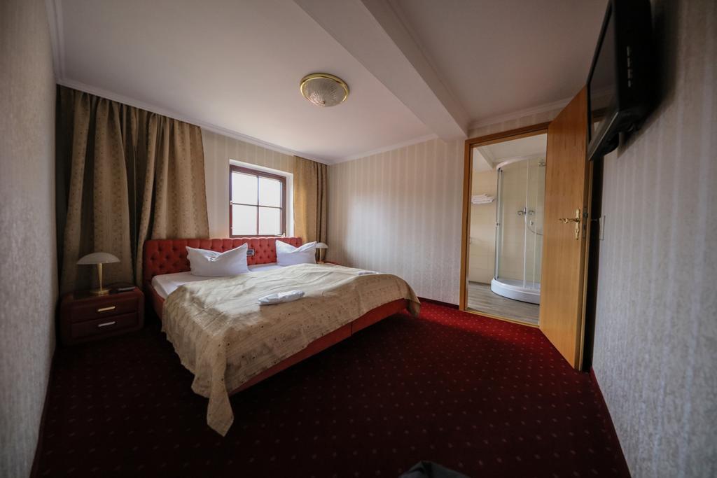 Hotel Zur Traube Freyburg Exterior photo